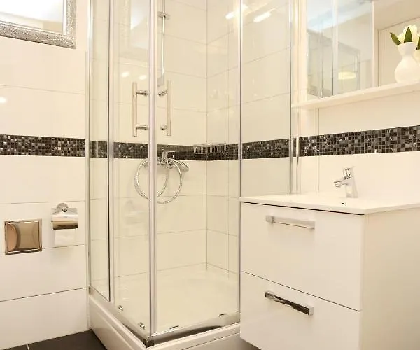 Διαμέρισμα With A Parking Space Zrnovnica, Split - 9493