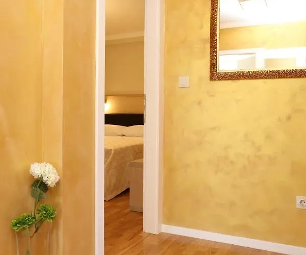 Διαμέρισμα With A Parking Space Zrnovnica, Split - 9493